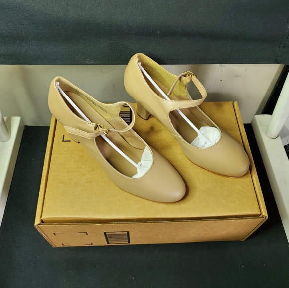 CAPEZIO Womens Manhattan Character Shoe Size 6.5 W - Picture 2 of 10